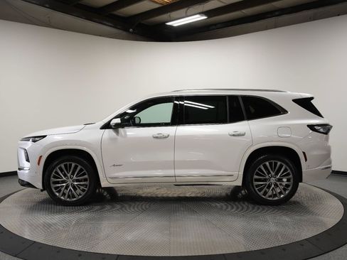 Used 2025 Buick Enclave Avenir AWD/4WD image 5
