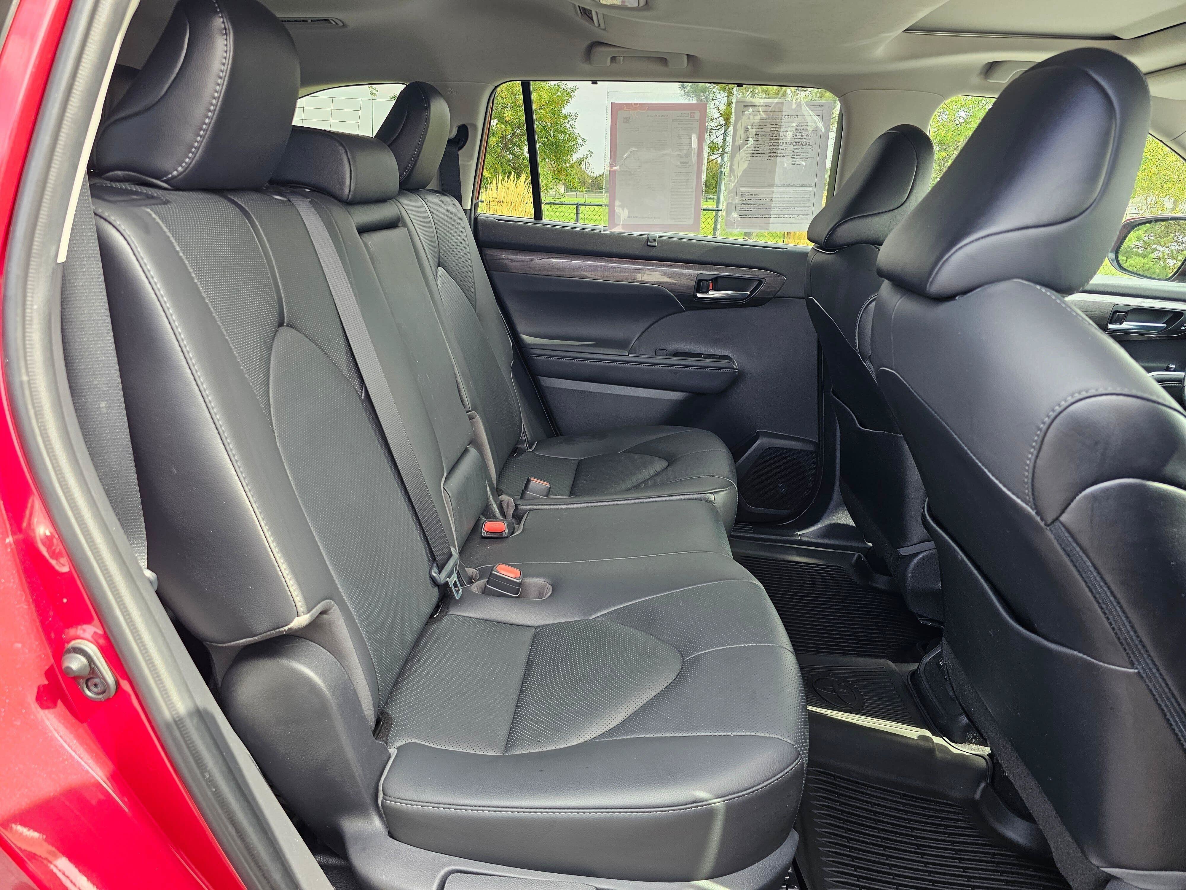 Certified 2021 Toyota Highlander Limited AWD/4WD image 11