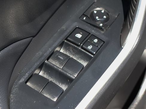 Used 2021 Toyota RAV4 LE w/ Carpet Mat Package (TMS) AWD/4WD image 16