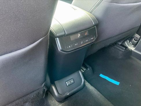 Used 2024 Toyota Highlander LE image 17