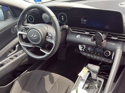 Used 2023 Hyundai Elantra SEL w/ Convenience Package FWD image 17