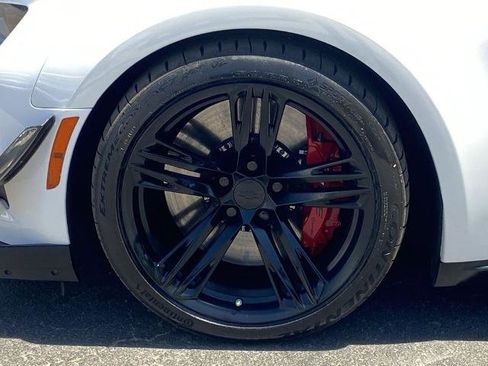 Used 2021 Chevrolet Camaro ZL1 RWD image 27