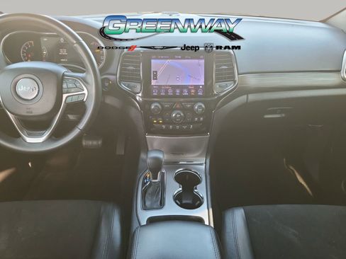 Used 2019 Jeep Grand Cherokee Laredo w/ Laredo X Package image 12