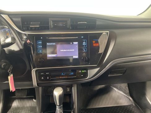 Used 2018 Toyota Corolla SE FWD image 15
