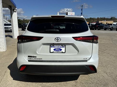 Used 2022 Toyota Highlander XLE image 6