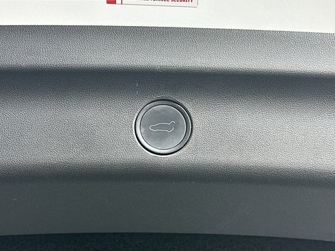 Used 2021 Tesla Model Y Long Range image 29