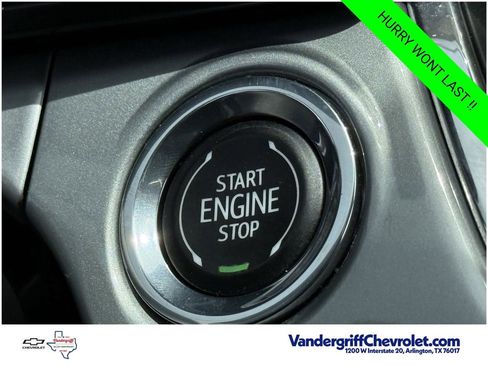 Certified 2025 Chevrolet Trax LT w/ LT Convenience Package FWD image 17