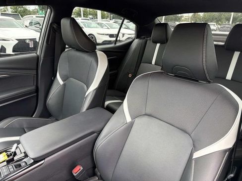 Used 2025 Toyota Camry SE w/ Convenience Package FWD image 11