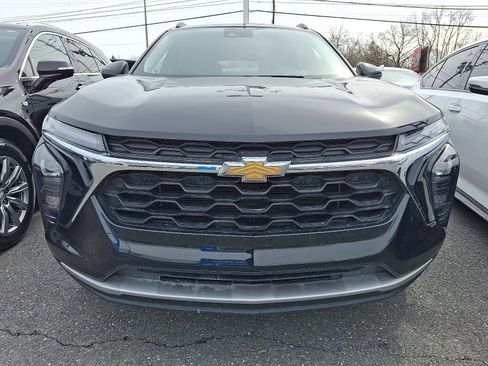 Certified 2025 Chevrolet Trax LT image 2