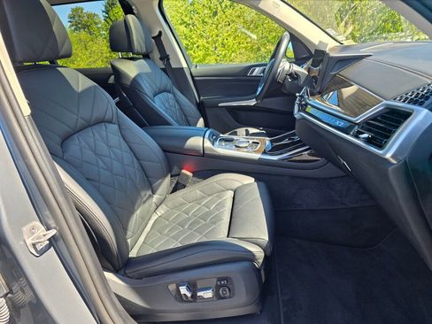 Used 2024 BMW X7 xDrive40i image 45
