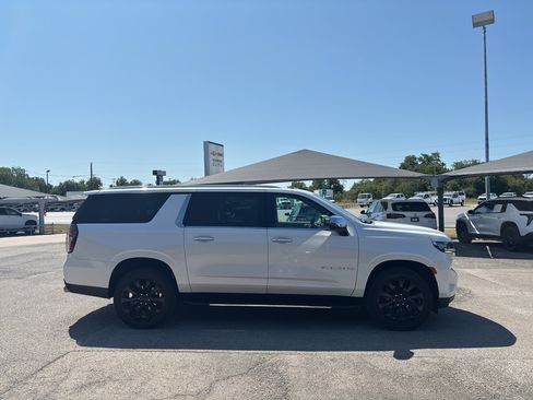 Certified 2021 Chevrolet Suburban Premier w/ Premium Package AWD/4WD image 4