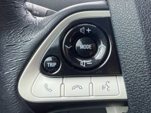 Used 2017 Toyota Prius Four FWD image 21
