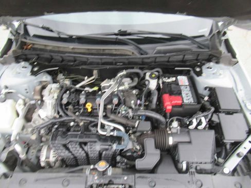 Used 2024 Nissan Altima 2.5 SV image 12