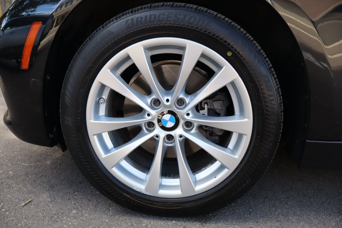 Used 2017 BMW 320i xDrive Sedan AWD/4WD image 41