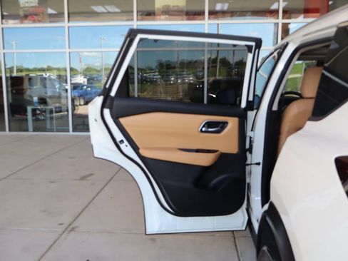 Used 2021 Nissan Rogue Platinum AWD/4WD image 39