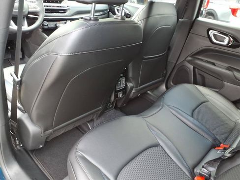 New 2026 Jeep Compass Latitude AWD/4WD image 15