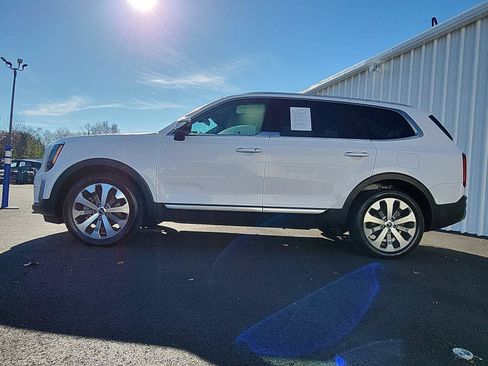 Used 2022 Kia Telluride S image 2