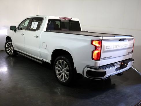 Used 2020 Chevrolet Silverado 1500 High Country w/ Technology Package AWD/4WD image 2