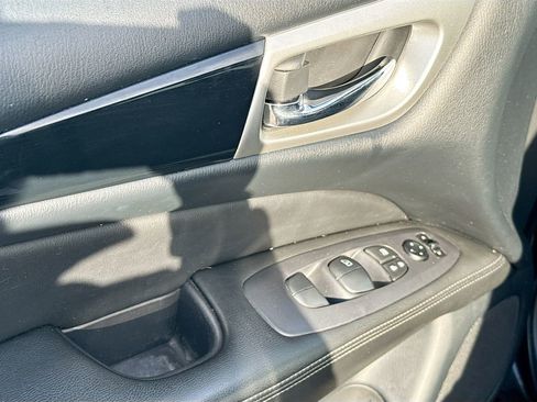 Used 2020 Nissan Pathfinder S image 17