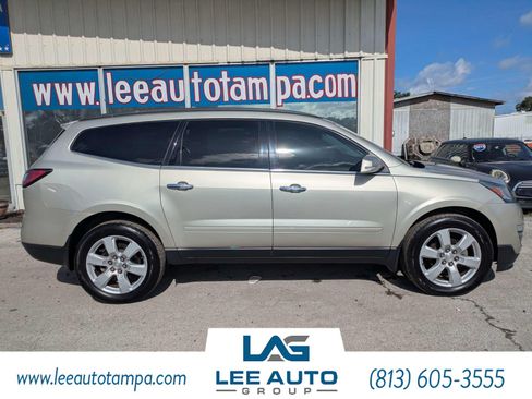 Used 2016 Chevrolet Traverse LT w/ Style and Technology Package FWD image 2