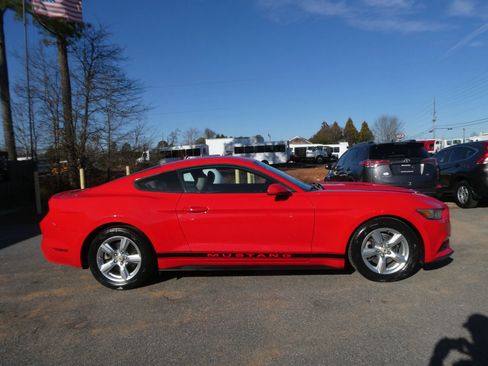 Used 2015 Ford Mustang Coupe image 4
