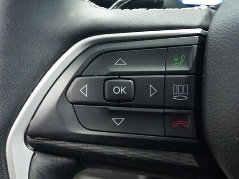 Used 2023 Jeep Grand Cherokee L Laredo image 32