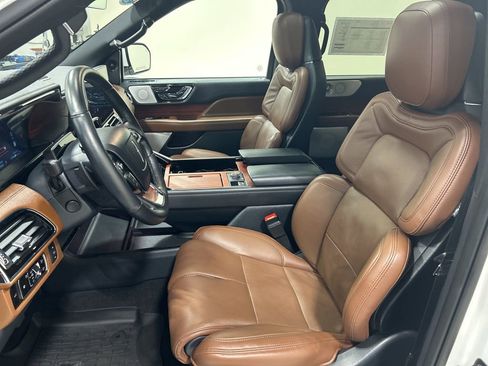 Certified 2024 Lincoln Navigator L Reserve image 10