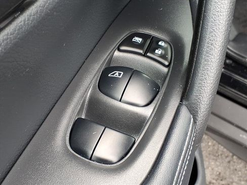 Used 2020 Nissan Rogue S image 12