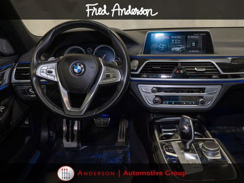 Used 2019 BMW 740i w/ M Sport Package RWD image 7