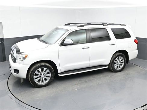Used 2017 Toyota Sequoia Limited image 1