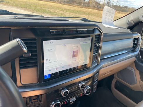 Certified 2023 Ford F250 Lariat w/ Chrome Package image 15