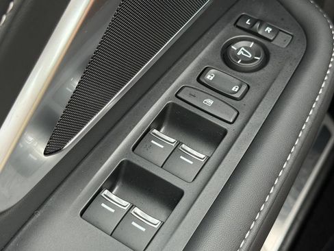 Used 2025 Acura RDX SH-AWD image 22