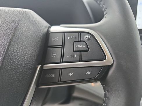 Used 2024 Toyota Highlander LE image 36