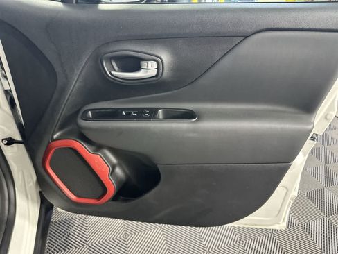 Used 2023 Jeep Renegade Trailhawk AWD/4WD image 22