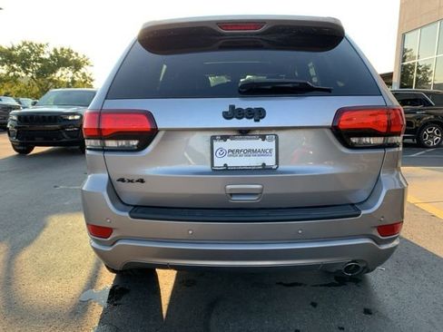 Used 2019 Jeep Grand Cherokee Altitude image 4
