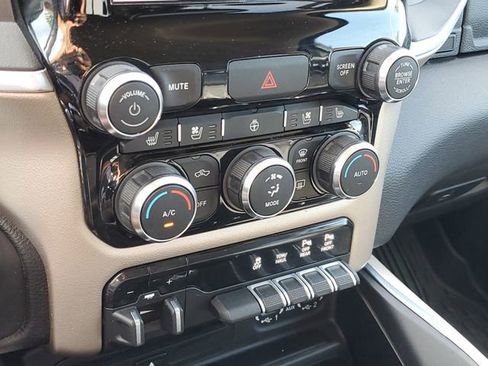 Used 2019 RAM 1500 Laramie AWD/4WD image 29
