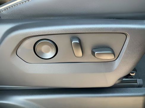 Certified 2025 GMC Yukon XL Elevation image 21