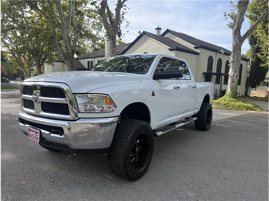 Used 2018 RAM 2500 SLT w/ Luxury Group AWD/4WD image 3