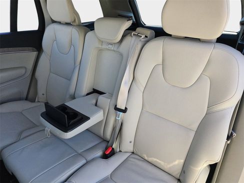 Used 2024 Volvo XC90 B6 Plus image 19