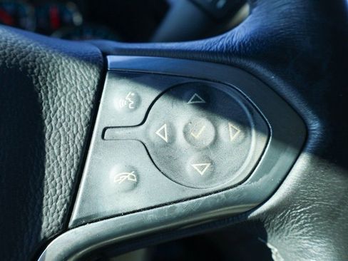 Used 2018 Chevrolet Suburban LT image 14