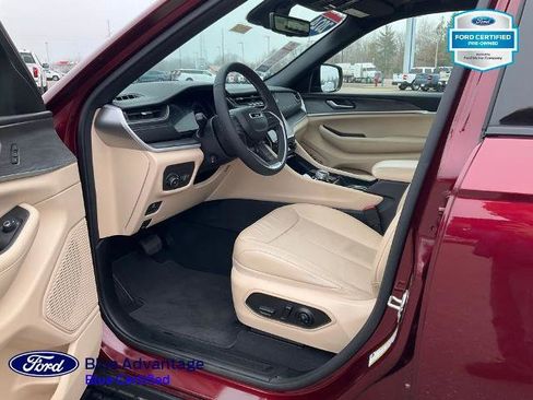 Used 2024 Jeep Grand Cherokee Limited w/ Luxury Tech Group II AWD/4WD image 4