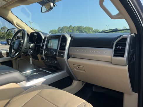 Used 2019 Ford F250 Lariat w/ Lariat Value Package AWD/4WD image 16