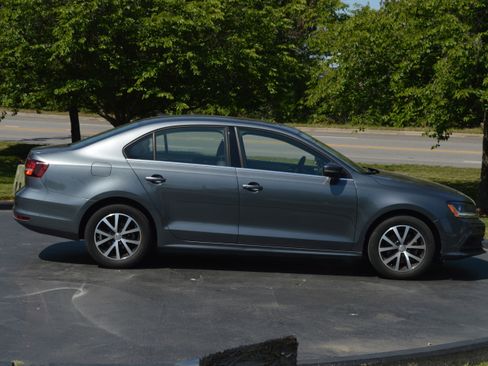 Used 2018 Volkswagen Jetta SE FWD image 12
