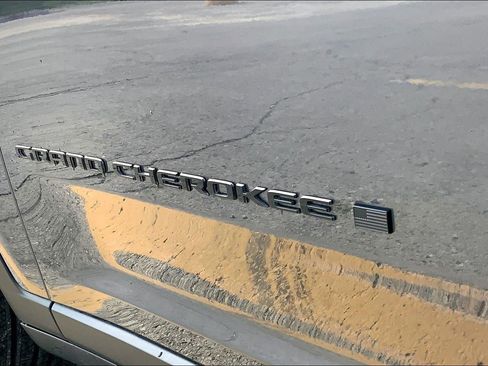 New 2025 Jeep Grand Cherokee Limited w/ Luxury Tech Group II image 22