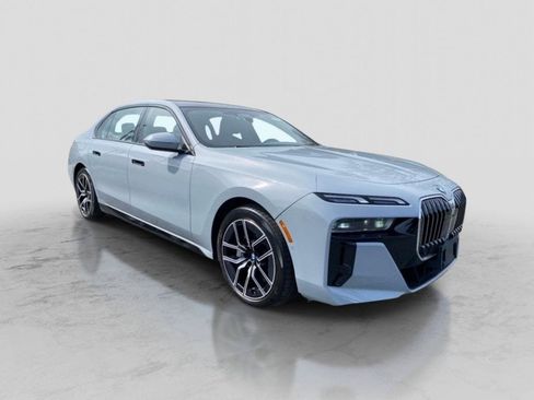 Used 2023 BMW 760i xDrive AWD/4WD image 7