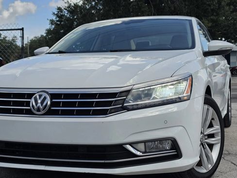 Used 2017 Volkswagen Passat 1.8T SE FWD image 4