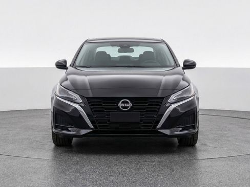 Used 2025 Nissan Altima 2.5 SV image 2