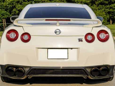 Used 2016 Nissan GT-R Premium AWD/4WD image 7