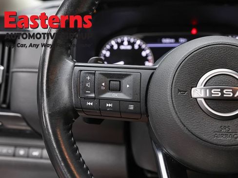 Used 2025 Nissan Pathfinder SV FWD image 15