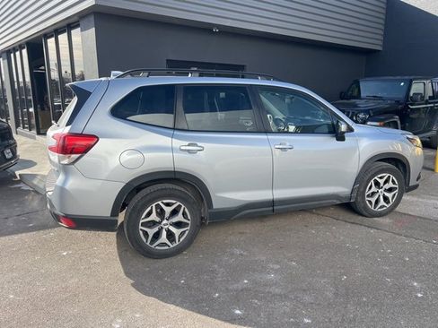 Used 2023 Subaru Forester Premium image 3